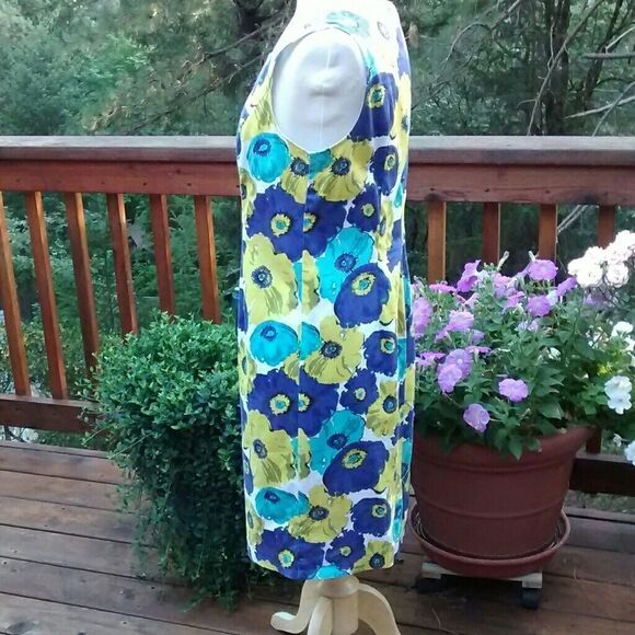 Pretty Floral Dress - Picture 3 of 5